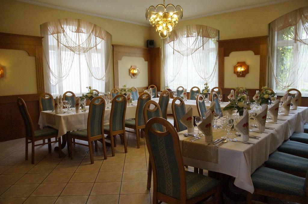 Ratskeller Thum Hotel Buitenkant foto