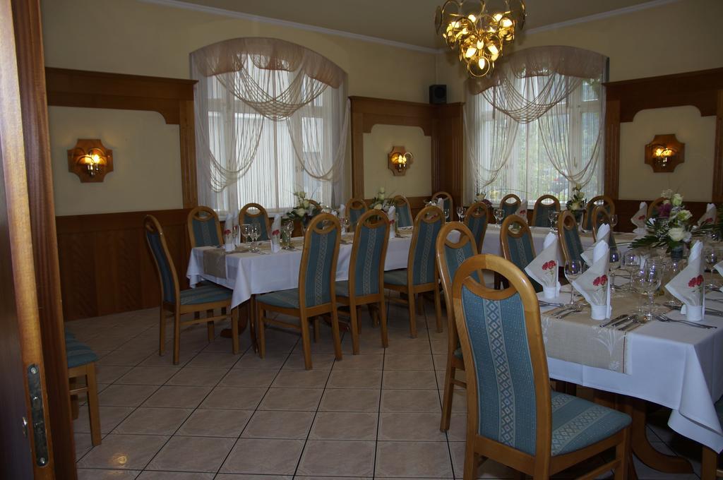 Ratskeller Thum Hotel Buitenkant foto